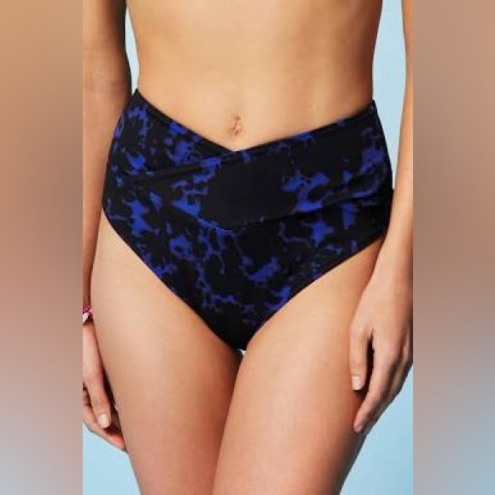 Fabletics HighWaisted Cross Over Swim Bottom in Admiral Blue Tortoise Dye Size:L